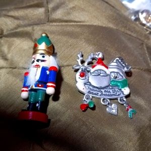 L-6 lot 2 x-mas brooches